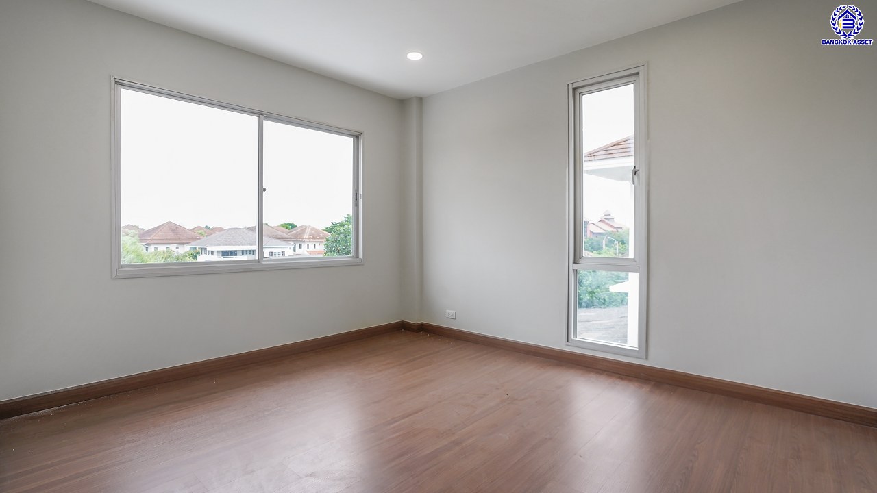 บ้านมือสองตกแต่งใหม่ แบรนด์หรู Sansiri โครงการ พลัสซิตี้พาร์ค งามวงศ์วาน25 ทาวน์โฮม 3 ชั้นหลังมุม ใจกลางเมือง เนื้อที่ 38.3 ร.ว. พื้นที่ใช้สอย 205.13 ตร.ม. ฟังก์ชันการใช้งาน 3 ห้องนอน 3 ห้องน้ำ จอดรถได้ 2 คัน บนทำเลศักยภาพ เข้า-ออกได้หลายเส้นทาง ใกล้แหล่ง Community ชั้นนำ เดอะมอลล์งามวงศ์วาน ทางด่วน "ศรีรัช" และรถไฟฟ้า "สถานีศูนย์ราชการนนทบุรี"