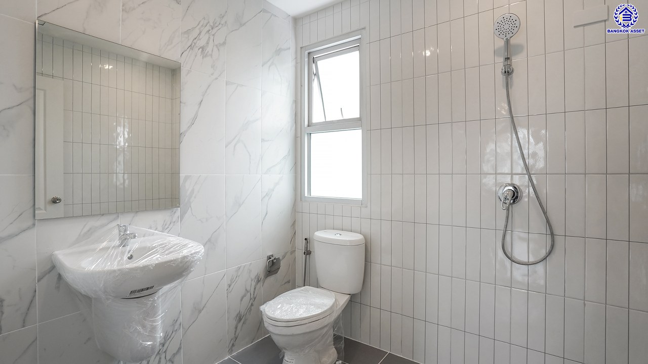 บ้านมือสองตกแต่งใหม่ แบรนด์หรู Sansiri โครงการ พลัสซิตี้พาร์ค งามวงศ์วาน25 ทาวน์โฮม 3 ชั้นหลังมุม ใจกลางเมือง เนื้อที่ 38.3 ร.ว. พื้นที่ใช้สอย 205.13 ตร.ม. ฟังก์ชันการใช้งาน 3 ห้องนอน 3 ห้องน้ำ จอดรถได้ 2 คัน บนทำเลศักยภาพ เข้า-ออกได้หลายเส้นทาง ใกล้แหล่ง Community ชั้นนำ เดอะมอลล์งามวงศ์วาน ทางด่วน "ศรีรัช" และรถไฟฟ้า "สถานีศูนย์ราชการนนทบุรี"