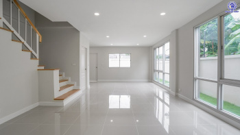 บ้านมือสองตกแต่งใหม่ แบรนด์หรู Sansiri โครงการ พลัสซิตี้พาร์ค งามวงศ์วาน25 ทาวน์โฮม 3 ชั้นหลังมุม ใจกลางเมือง เนื้อที่ 38.3 ร.ว. พื้นที่ใช้สอย 205.13 ตร.ม. ฟังก์ชันการใช้งาน 3 ห้องนอน 3 ห้องน้ำ จอดรถได้ 2 คัน บนทำเลศักยภาพ เข้า-ออกได้หลายเส้นทาง ใกล้แหล่ง Community ชั้นนำ เดอะมอลล์งามวงศ์วาน ทางด่วน "ศรีรัช" และรถไฟฟ้า "สถานีศูนย์ราชการนนทบุรี"