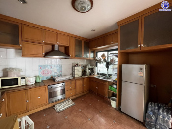 บ้านเดี่ยวมือสอง โครงการ ไทยศิริ ประดิษฐ์มนูธรรม เนื้อที่ 49 ตร.ว. พื้นที่ใช้สอย 300 ตร.ม. ฟังก์ชัน 4 ห้องนอน 4 ห้องน้ำ 1 ห้องแม่บ้าน จอดรถได้ 4 คัน พร้อมของแถมขอหลายรายการเข้าอยู่ได้เลย! ทำเลใจกลางเมือง ถนนลาดพร้าว, ถนนรามคำแหง, ถนนประเสริฐมนูกิจ ใกล้จุดขึ้นทางด่วน "ทางพิเศษฉลองรัช" และเดินทางสะดวกสบาย ใกล้รถไฟฟ้าสายรถไฟฟ้าสายสีเหลือง "สถานีลาดพร้าว83"