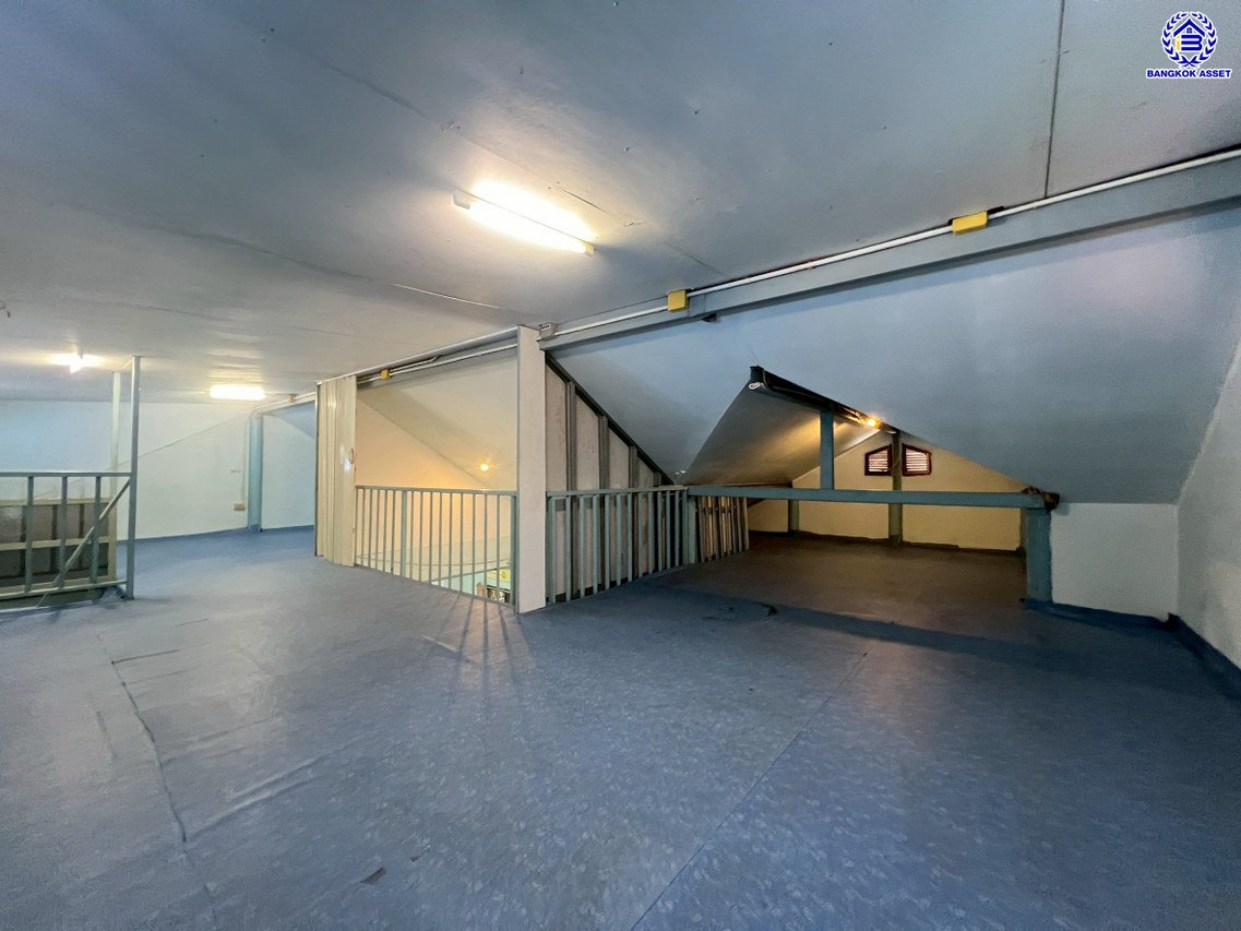 บ้านเดี่ยวมือสอง โครงการ พุดตาน เพชรเกษม81 หลังมุม บนเนื้อที่ 60 ตร.ว. พื้นที่ใช้สอย 154 ตร.ม. พร้อมฟังก์ชัน 3 ห้องนอน 1 ห้องน้ำ จอดรถได้ 1 คัน บนทำเลเชื่อมต่อถนนเพชรเกษม, ถนนพุทธสาคร, ถนนพุทธมณฑลสาย4 ใกล้โครงการรถไฟฟ้าสายสีน้ำเงิน "สถานีหลักสอง" และ ใกล้จุดขึ้นทางด่วน "พระราม 2"