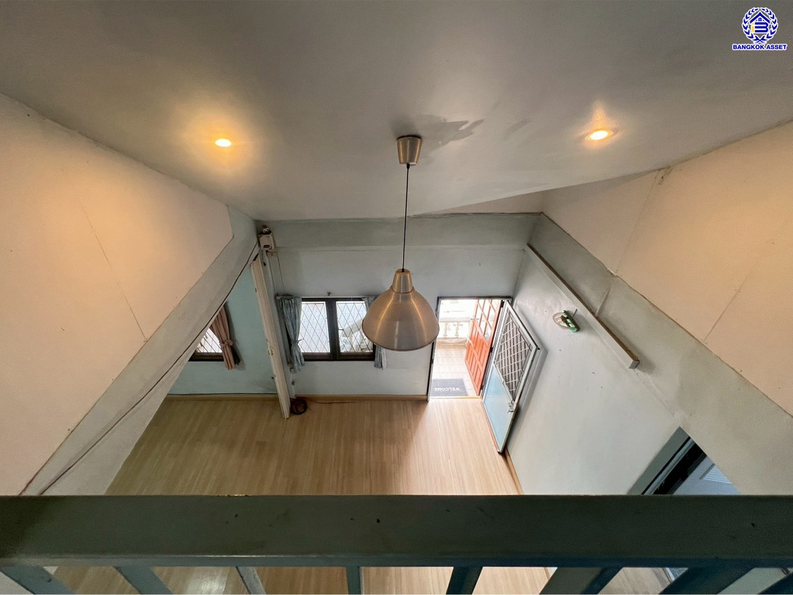 บ้านเดี่ยวมือสอง โครงการ พุดตาน เพชรเกษม81 หลังมุม บนเนื้อที่ 60 ตร.ว. พื้นที่ใช้สอย 154 ตร.ม. พร้อมฟังก์ชัน 3 ห้องนอน 1 ห้องน้ำ จอดรถได้ 1 คัน บนทำเลเชื่อมต่อถนนเพชรเกษม, ถนนพุทธสาคร, ถนนพุทธมณฑลสาย4 ใกล้โครงการรถไฟฟ้าสายสีน้ำเงิน "สถานีหลักสอง" และ ใกล้จุดขึ้นทางด่วน "พระราม 2"