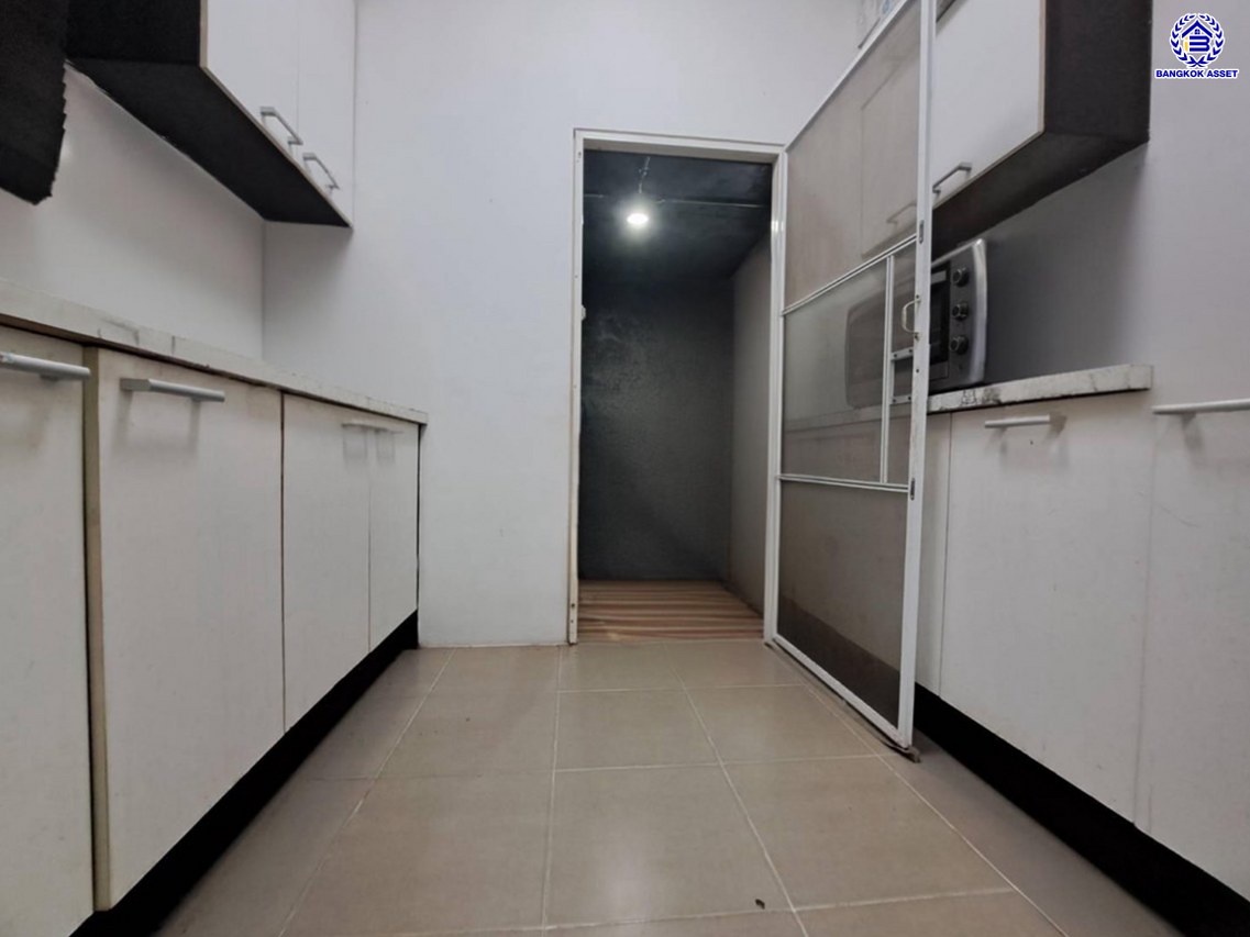 บ้านเดี่ยวมือสองนนทบุรี โครงการ อินนิซิโอ ปิ่นเกล้า-วงแหวน เนื้อที่ 50.40 ตร.ว. พื้นที่ใช้สอย 167 ตร.ม. ฟังก์ชัน 3 ห้องนอน 2 ห้องน้ำ 2 ที่จอดรถ พร้อมของแถมอีกหลายรายการ บนทำเลเดินทางสะดวก เชื่อมต่อทั้งปิ่นเกล้า-ศาลายา ใกล้เซ็นทรัลเวสต์เกต รถไฟฟ้าสายสีม่วง "สถานีตลาดบางใหญ่" และทางด่วน "กาญจนาภิเษก"