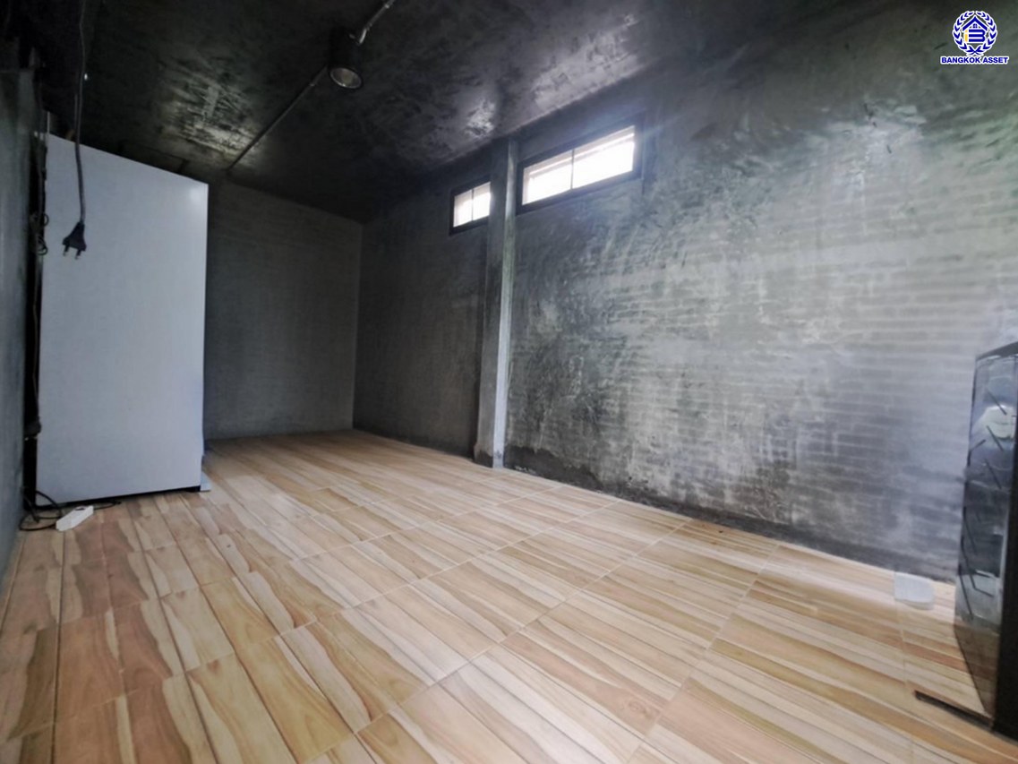 บ้านเดี่ยวมือสองนนทบุรี โครงการ อินนิซิโอ ปิ่นเกล้า-วงแหวน เนื้อที่ 50.40 ตร.ว. พื้นที่ใช้สอย 167 ตร.ม. ฟังก์ชัน 3 ห้องนอน 2 ห้องน้ำ 2 ที่จอดรถ พร้อมของแถมอีกหลายรายการ บนทำเลเดินทางสะดวก เชื่อมต่อทั้งปิ่นเกล้า-ศาลายา ใกล้เซ็นทรัลเวสต์เกต รถไฟฟ้าสายสีม่วง "สถานีตลาดบางใหญ่" และทางด่วน "กาญจนาภิเษก"