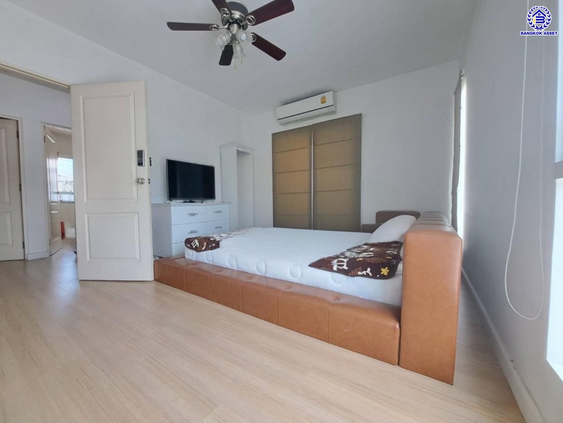 บ้านเดี่ยวมือสองนนทบุรี โครงการ อินนิซิโอ ปิ่นเกล้า-วงแหวน เนื้อที่ 50.40 ตร.ว. พื้นที่ใช้สอย 167 ตร.ม. ฟังก์ชัน 3 ห้องนอน 2 ห้องน้ำ 2 ที่จอดรถ พร้อมของแถมอีกหลายรายการ บนทำเลเดินทางสะดวก เชื่อมต่อทั้งปิ่นเกล้า-ศาลายา ใกล้เซ็นทรัลเวสต์เกต รถไฟฟ้าสายสีม่วง "สถานีตลาดบางใหญ่" และทางด่วน "กาญจนาภิเษก"