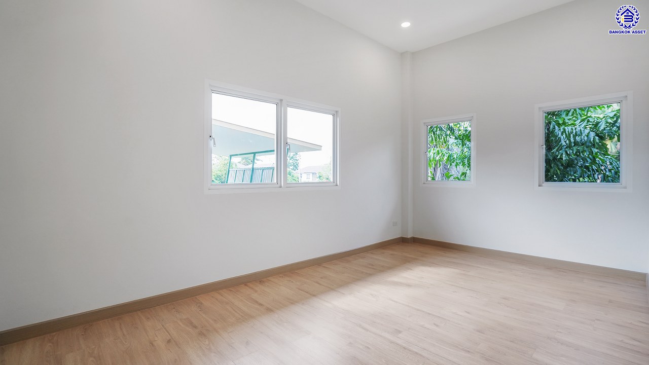 บ้านมือสองตกแต่งใหม่ โครงการ รัชชา5 บางใหญ่ หลังมุม เนื้อที่ 99.6 ตร.ว. พื้นที่ใช้สอย 306.19 ตร.ม. ฟังก์ชัน 3 ห้องนอน 3 ห้องน้ำ จอดรถได้ 2 คัน บนทำเลใกล้ถนนใหญ่ เชื่อมต่อถนนกาญจนาภิเษก, ถนนรัตนาธิเบศร์ ใกล้เซ็นทรัลเวสต์เกต ทางด่วน "ศรีรัช" และรถไฟฟ้าสายสีม่วง "สถานีสามแยกบางใหญ่"