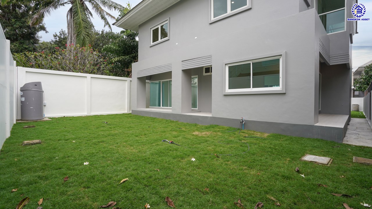 บ้านมือสองตกแต่งใหม่ โครงการ รัชชา5 บางใหญ่ หลังมุม เนื้อที่ 99.6 ตร.ว. พื้นที่ใช้สอย 306.19 ตร.ม. ฟังก์ชัน 3 ห้องนอน 3 ห้องน้ำ จอดรถได้ 2 คัน บนทำเลใกล้ถนนใหญ่ เชื่อมต่อถนนกาญจนาภิเษก, ถนนรัตนาธิเบศร์ ใกล้เซ็นทรัลเวสต์เกต ทางด่วน "ศรีรัช" และรถไฟฟ้าสายสีม่วง "สถานีสามแยกบางใหญ่"