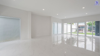 บ้านมือสองตกแต่งใหม่ โครงการ รัชชา5 บางใหญ่ หลังมุม เนื้อที่ 99.6 ตร.ว. พื้นที่ใช้สอย 306.19 ตร.ม. ฟังก์ชัน 3 ห้องนอน 3 ห้องน้ำ จอดรถได้ 2 คัน บนทำเลใกล้ถนนใหญ่ เชื่อมต่อถนนกาญจนาภิเษก, ถนนรัตนาธิเบศร์ ใกล้เซ็นทรัลเวสต์เกต ทางด่วน "ศรีรัช" และรถไฟฟ้าสายสีม่วง "สถานีสามแยกบางใหญ่"