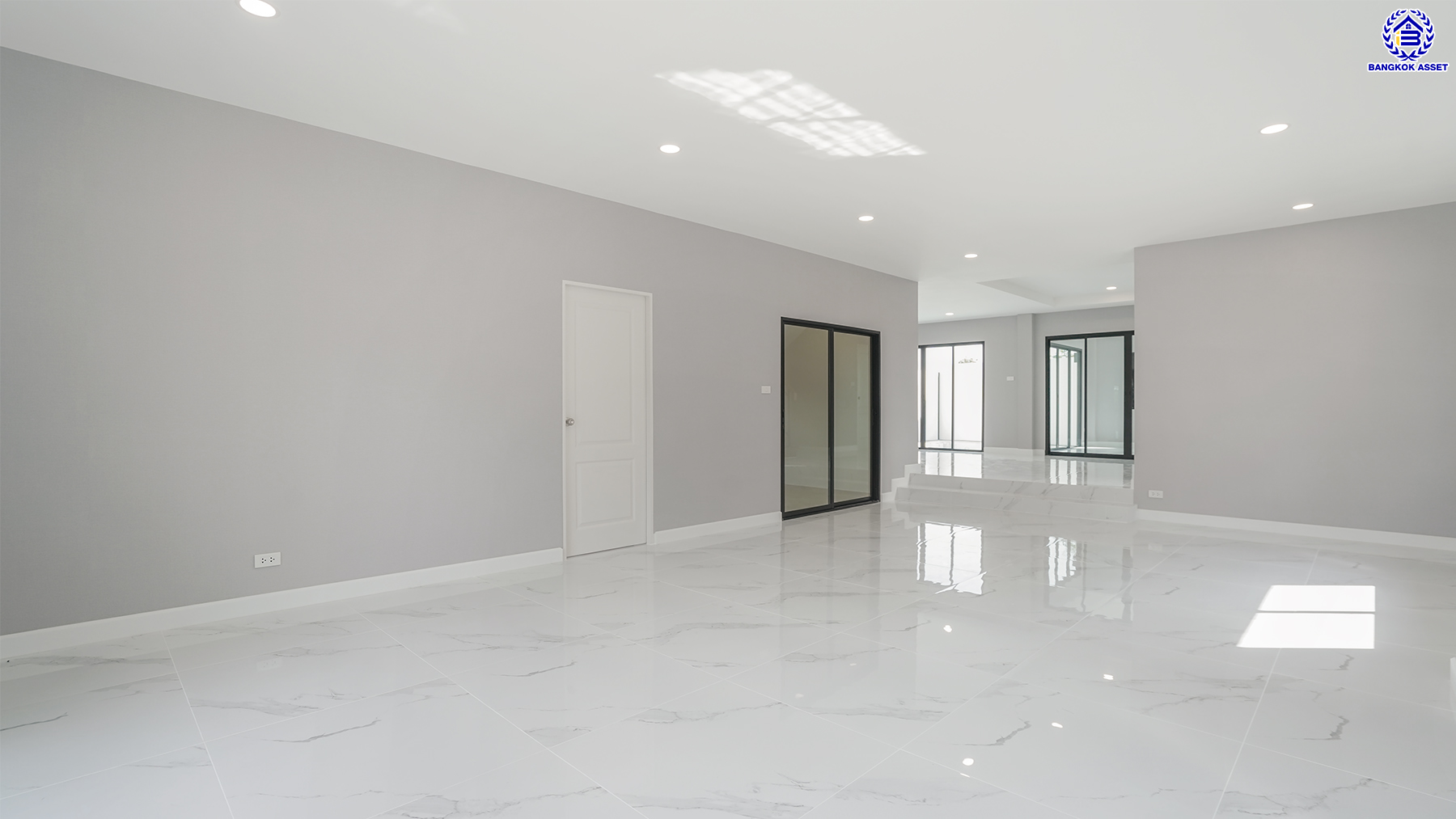 บ้านมือสองตกแต่งใหม่ โครงการ เมืองเอก โครงการ8 วิภาวดี-รังสิต บ้านเดี่ยวหลังใหญ่ บนเนื้อที่ 107.3 ตร.ว. พื้นที่ใช้สอยเยอะถึง 455 ตร.ม. บรรยากาศเป็นส่วนตัว พร้อมมีสระว่ายน้ำส่วนตัว ฟังก์ชัน 4 ห้องนอน 4 ห้องน้ำ 1 ห้องอเนกประสงค์ จอดรถได้ 2 คัน สุดยอดทำเล เชื่อมต่อทุกการเดินทาง ใกล้จุดขึ้นทางด่วน "ศรีสมาน" และมหาวิทยาลัยรังสิต