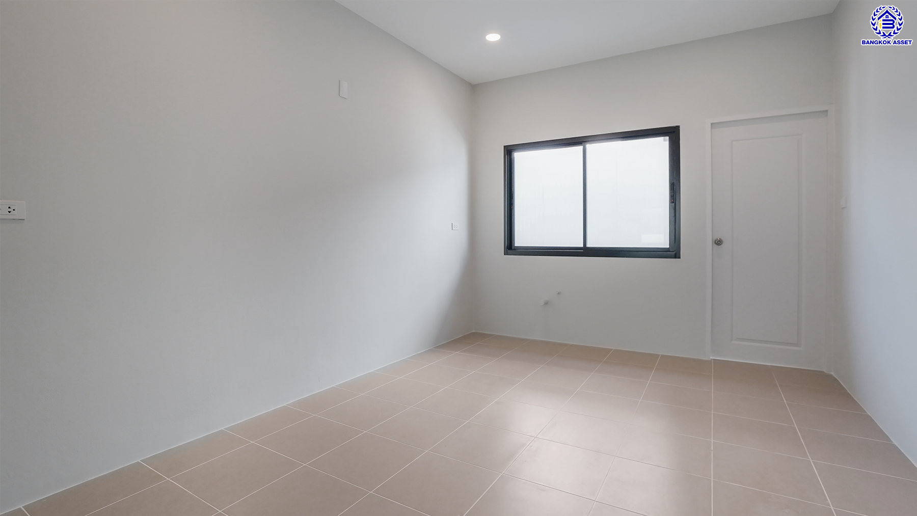 บ้านมือสองตกแต่งใหม่ โครงการ เมืองเอก โครงการ8 วิภาวดี-รังสิต บ้านเดี่ยวหลังใหญ่ บนเนื้อที่ 107.3 ตร.ว. พื้นที่ใช้สอยเยอะถึง 455 ตร.ม. บรรยากาศเป็นส่วนตัว พร้อมมีสระว่ายน้ำส่วนตัว ฟังก์ชัน 4 ห้องนอน 4 ห้องน้ำ 1 ห้องอเนกประสงค์ จอดรถได้ 2 คัน สุดยอดทำเล เชื่อมต่อทุกการเดินทาง ใกล้จุดขึ้นทางด่วน "ศรีสมาน" และมหาวิทยาลัยรังสิต