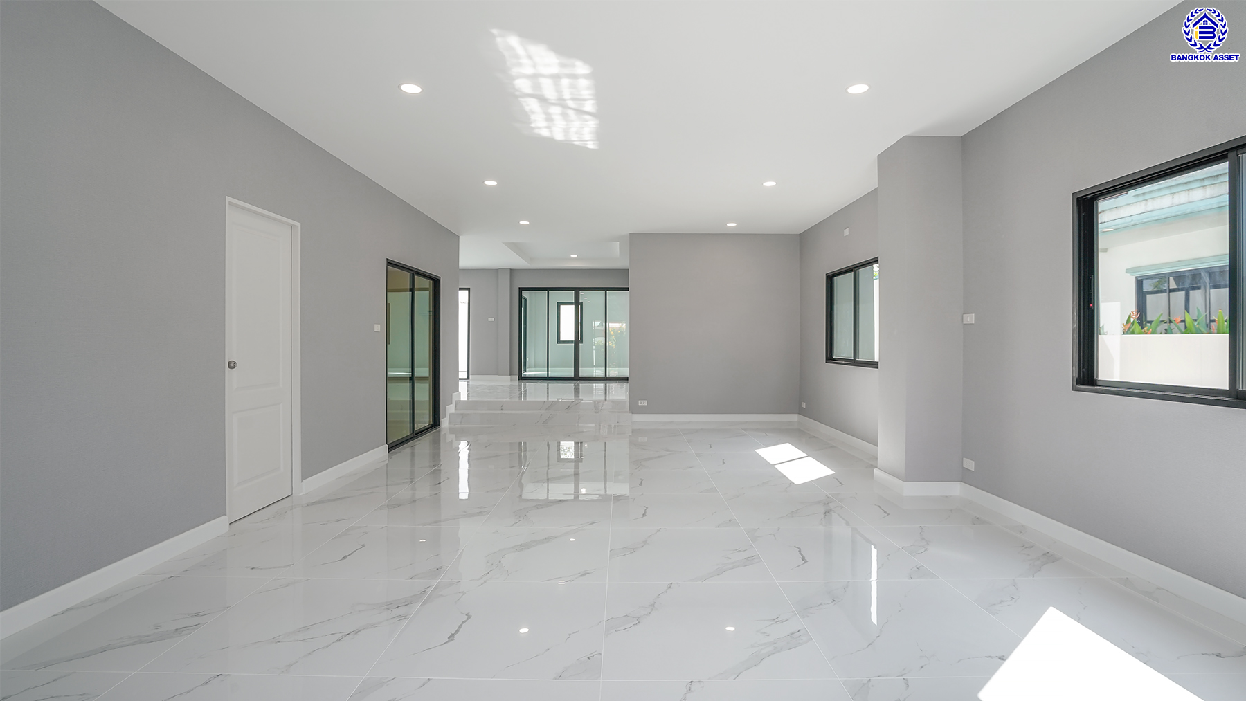 บ้านมือสองตกแต่งใหม่ โครงการ เมืองเอก โครงการ8 วิภาวดี-รังสิต บ้านเดี่ยวหลังใหญ่ บนเนื้อที่ 107.3 ตร.ว. พื้นที่ใช้สอยเยอะถึง 455 ตร.ม. บรรยากาศเป็นส่วนตัว พร้อมมีสระว่ายน้ำส่วนตัว ฟังก์ชัน 4 ห้องนอน 4 ห้องน้ำ 1 ห้องอเนกประสงค์ จอดรถได้ 2 คัน สุดยอดทำเล เชื่อมต่อทุกการเดินทาง ใกล้จุดขึ้นทางด่วน "ศรีสมาน" และมหาวิทยาลัยรังสิต