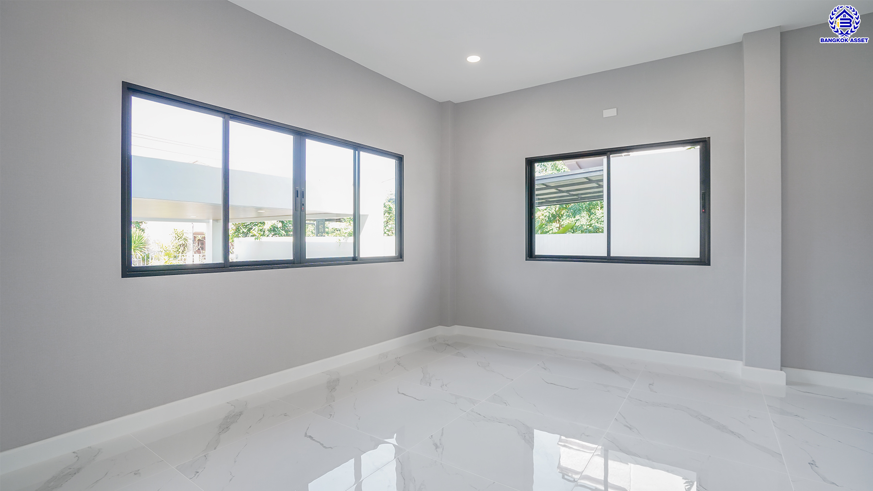 บ้านมือสองตกแต่งใหม่ โครงการ เมืองเอก โครงการ8 วิภาวดี-รังสิต บ้านเดี่ยวหลังใหญ่ บนเนื้อที่ 107.3 ตร.ว. พื้นที่ใช้สอยเยอะถึง 455 ตร.ม. บรรยากาศเป็นส่วนตัว พร้อมมีสระว่ายน้ำส่วนตัว ฟังก์ชัน 4 ห้องนอน 4 ห้องน้ำ 1 ห้องอเนกประสงค์ จอดรถได้ 2 คัน สุดยอดทำเล เชื่อมต่อทุกการเดินทาง ใกล้จุดขึ้นทางด่วน "ศรีสมาน" และมหาวิทยาลัยรังสิต