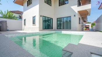 บ้านมือสองตกแต่งใหม่ โครงการ เมืองเอก โครงการ8 วิภาวดี-รังสิต บ้านเดี่ยวหลังใหญ่ บนเนื้อที่ 107.3 ตร.ว. พื้นที่ใช้สอยเยอะถึง 455 ตร.ม. บรรยากาศเป็นส่วนตัว พร้อมมีสระว่ายน้ำส่วนตัว ฟังก์ชัน 4 ห้องนอน 4 ห้องน้ำ 1 ห้องอเนกประสงค์ จอดรถได้ 2 คัน สุดยอดทำเล เชื่อมต่อทุกการเดินทาง ใกล้จุดขึ้นทางด่วน "ศรีสมาน" และมหาวิทยาลัยรังสิต