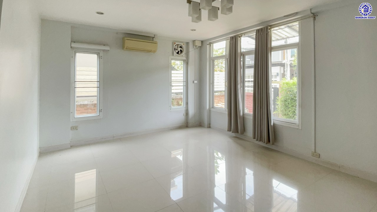 บ้านเดี่ยวมือสองนนทบุรี โครงการ เดอะแพลนท์ ราชพฤกษ์-พระราม5 หลังมุม! เนื้อที่ 76.60 ตร.ว. พื้นที่ใช้สอย 169 ตร.ม. ฟังก์ชัน 3 ห้องนอน 3 ห้องน้ำ จอดรถได้ 2 คัน บนทำเลศักยภาพ เดินทางสะดวกเชื่อมต่อ ถนนราชพฤกษ์, ถนนพระราม5 ใกล้รถไฟฟ้าสายสีม่วง "สถานีบางรักใหญ่" ใกล้จุดขึ้นทางด่วน "ศรีรัช" และใกล้เดอะวอล์ค ราชพฤกษ์