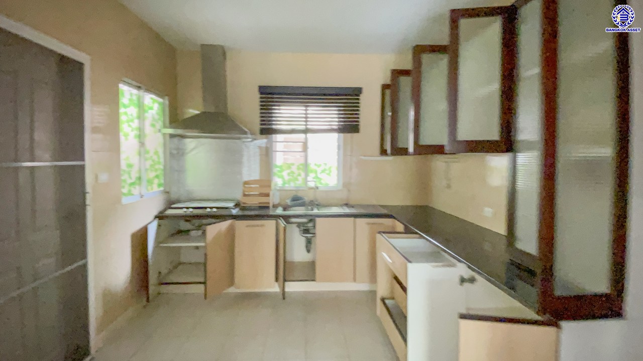 บ้านเดี่ยวมือสองนนทบุรี โครงการ เดอะแพลนท์ ราชพฤกษ์-พระราม5 หลังมุม! เนื้อที่ 76.60 ตร.ว. พื้นที่ใช้สอย 169 ตร.ม. ฟังก์ชัน 3 ห้องนอน 3 ห้องน้ำ จอดรถได้ 2 คัน บนทำเลศักยภาพ เดินทางสะดวกเชื่อมต่อ ถนนราชพฤกษ์, ถนนพระราม5 ใกล้รถไฟฟ้าสายสีม่วง "สถานีบางรักใหญ่" ใกล้จุดขึ้นทางด่วน "ศรีรัช" และใกล้เดอะวอล์ค ราชพฤกษ์