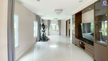 บ้านเดี่ยวมือสองนนทบุรี โครงการ เดอะแพลนท์ ราชพฤกษ์-พระราม5 หลังมุม! เนื้อที่ 76.60 ตร.ว. พื้นที่ใช้สอย 169 ตร.ม. ฟังก์ชัน 3 ห้องนอน 3 ห้องน้ำ จอดรถได้ 2 คัน บนทำเลศักยภาพ เดินทางสะดวกเชื่อมต่อ ถนนราชพฤกษ์, ถนนพระราม5 ใกล้รถไฟฟ้าสายสีม่วง "สถานีบางรักใหญ่" ใกล้จุดขึ้นทางด่วน "ศรีรัช" และใกล้เดอะวอล์ค ราชพฤกษ์