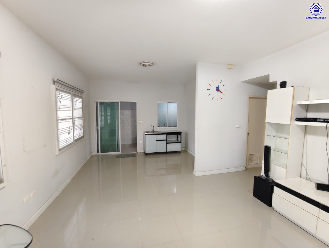 ทาวน์เฮ้าส์มือสองย่านนนทบุรี โครงการ ซิตี้เซนส์ รัตนาธิเบศร์-เลี่ยงเมืองนนท์ หลังมุม เนื้อที่ 30.70 ตร.ว. พื้นที่ใช้สอย 102 ตร.ม. ฟังก์ชัน 3 ห้องนอน 2 ห้องน้ำ  จอดรถได้ 2 คัน พร้อมของแถมอีกหลายรายการ! บนสุดยอดทำเล เชื่อมต่อถนนรัตนาธิเบศร์, ถนนกรุงเทพ-นนทบุรี, ถนนติวานนท์ ใกล้รถไฟฟ้าสายสีม่วง "สถานีแยกนนทบุรี 1" และทางด่วน "งามวงศ์วาน"