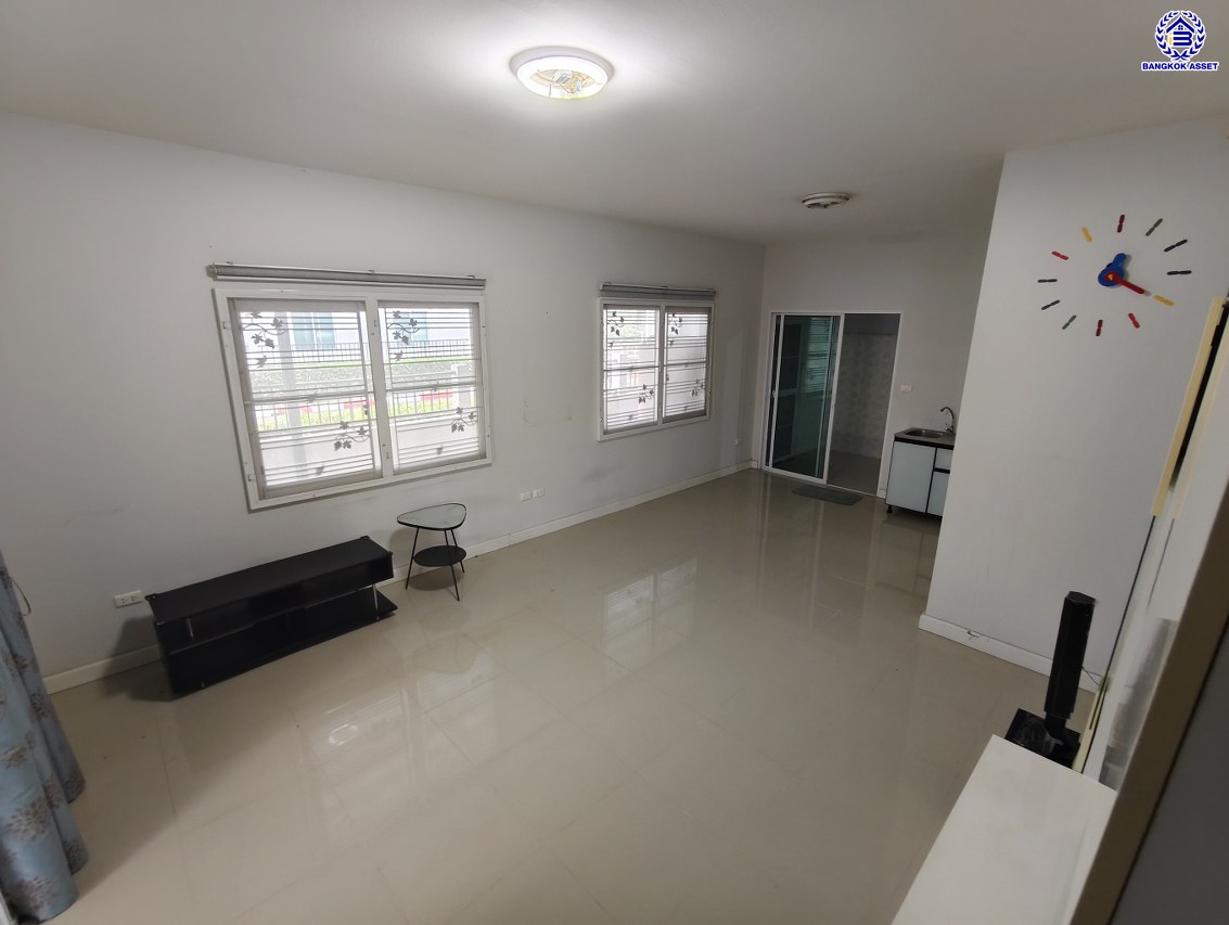 ทาวน์เฮ้าส์มือสองย่านนนทบุรี โครงการ ซิตี้เซนส์ รัตนาธิเบศร์-เลี่ยงเมืองนนท์ หลังมุม เนื้อที่ 30.70 ตร.ว. พื้นที่ใช้สอย 102 ตร.ม. ฟังก์ชัน 3 ห้องนอน 2 ห้องน้ำ  จอดรถได้ 2 คัน พร้อมของแถมอีกหลายรายการ! บนสุดยอดทำเล เชื่อมต่อถนนรัตนาธิเบศร์, ถนนกรุงเทพ-นนทบุรี, ถนนติวานนท์ ใกล้รถไฟฟ้าสายสีม่วง "สถานีแยกนนทบุรี 1" และทางด่วน "งามวงศ์วาน"