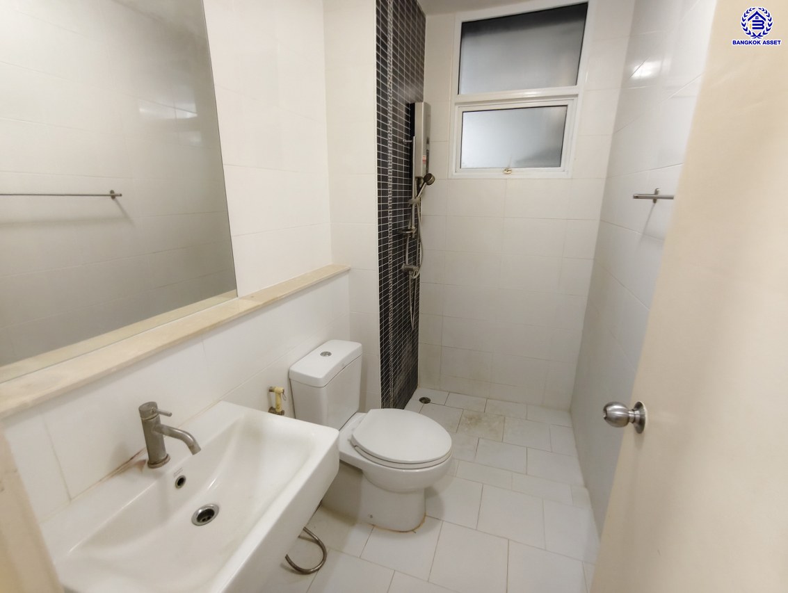 ทาวน์เฮ้าส์มือสองย่านนนทบุรี โครงการ ซิตี้เซนส์ รัตนาธิเบศร์-เลี่ยงเมืองนนท์ หลังมุม เนื้อที่ 30.70 ตร.ว. พื้นที่ใช้สอย 102 ตร.ม. ฟังก์ชัน 3 ห้องนอน 2 ห้องน้ำ  จอดรถได้ 2 คัน พร้อมของแถมอีกหลายรายการ! บนสุดยอดทำเล เชื่อมต่อถนนรัตนาธิเบศร์, ถนนกรุงเทพ-นนทบุรี, ถนนติวานนท์ ใกล้รถไฟฟ้าสายสีม่วง "สถานีแยกนนทบุรี 1" และทางด่วน "งามวงศ์วาน"