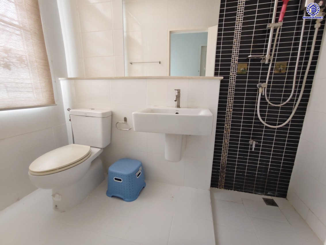 ทาวน์เฮ้าส์มือสองย่านนนทบุรี โครงการ ซิตี้เซนส์ รัตนาธิเบศร์-เลี่ยงเมืองนนท์ หลังมุม เนื้อที่ 30.70 ตร.ว. พื้นที่ใช้สอย 102 ตร.ม. ฟังก์ชัน 3 ห้องนอน 2 ห้องน้ำ  จอดรถได้ 2 คัน พร้อมของแถมอีกหลายรายการ! บนสุดยอดทำเล เชื่อมต่อถนนรัตนาธิเบศร์, ถนนกรุงเทพ-นนทบุรี, ถนนติวานนท์ ใกล้รถไฟฟ้าสายสีม่วง "สถานีแยกนนทบุรี 1" และทางด่วน "งามวงศ์วาน"