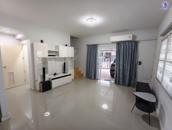 ทาวน์เฮ้าส์มือสองย่านนนทบุรี โครงการ ซิตี้เซนส์ รัตนาธิเบศร์-เลี่ยงเมืองนนท์ หลังมุม เนื้อที่ 30.70 ตร.ว. พื้นที่ใช้สอย 102 ตร.ม. ฟังก์ชัน 3 ห้องนอน 2 ห้องน้ำ  จอดรถได้ 2 คัน พร้อมของแถมอีกหลายรายการ! บนสุดยอดทำเล เชื่อมต่อถนนรัตนาธิเบศร์, ถนนกรุงเทพ-นนทบุรี, ถนนติวานนท์ ใกล้รถไฟฟ้าสายสีม่วง "สถานีแยกนนทบุรี 1" และทางด่วน "งามวงศ์วาน"