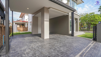 บ้านมือสองตกแต่งใหม่ หลังมุม โครงการ กฤษดา ลากูน ปิ่นเกล้า – พระราม 5 เนื้อที่ 54.1 ตร.ว. พื้นที่ใช้สอย 181.85 ตร.ม. ฟังก์ชัน 3 ห้องนอน 2 ห้องน้ำ 2 ที่จอดรถ รีโนเวทใหม่เหมือนมือหนึ่ง พร้อมพื้นที่รอบบ้าน ตั้งบนทำเลเดินทางสะดวก เชื่อมต่อถนนกาญจนาภิเษก, ถนนบรมราชชนนี, ถนนนครอินทร์ ใกล้จุดขึ้นทางด่วน "ศรีรัช"