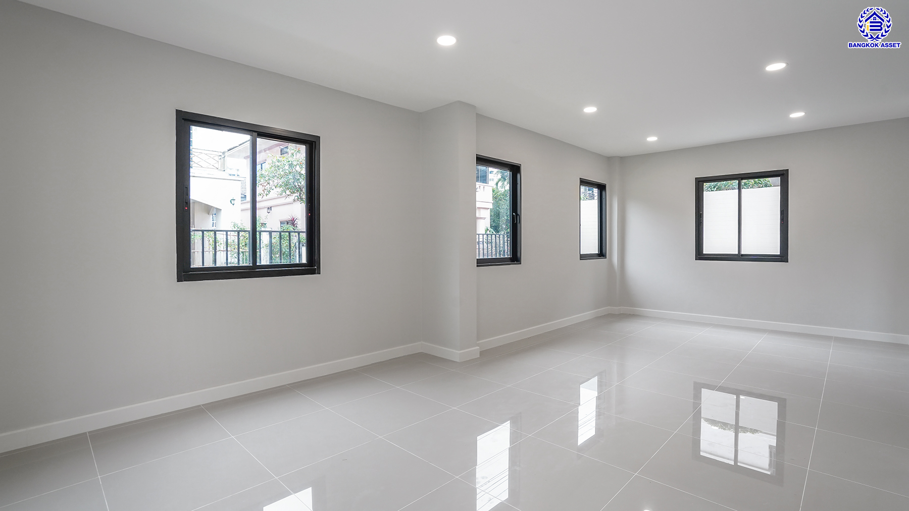 บ้านมือสองตกแต่งใหม่ โครงการ เพชรวัฒนะ เลียบคลองประปา หลังมุม บนทำเลเชื่อมต่อแจ้งวัฒนะ, ถนนศรีสมาน, ถนนสรงประภา เดินทางสะดวก ใกล้ทางด่วน "อุตราภิมุข" และรถไฟฟ้าสายสีชมพู "สถานีศรีรัช" เนื้อที่ 50 ตร.ว. พื้นที่ใช้สอย 232.51 ตร.ม. พร้อมฟังก์ชัน 4 ห้องนอน 3 ห้องน้ำ จอดรถได้ 2 คัน ...