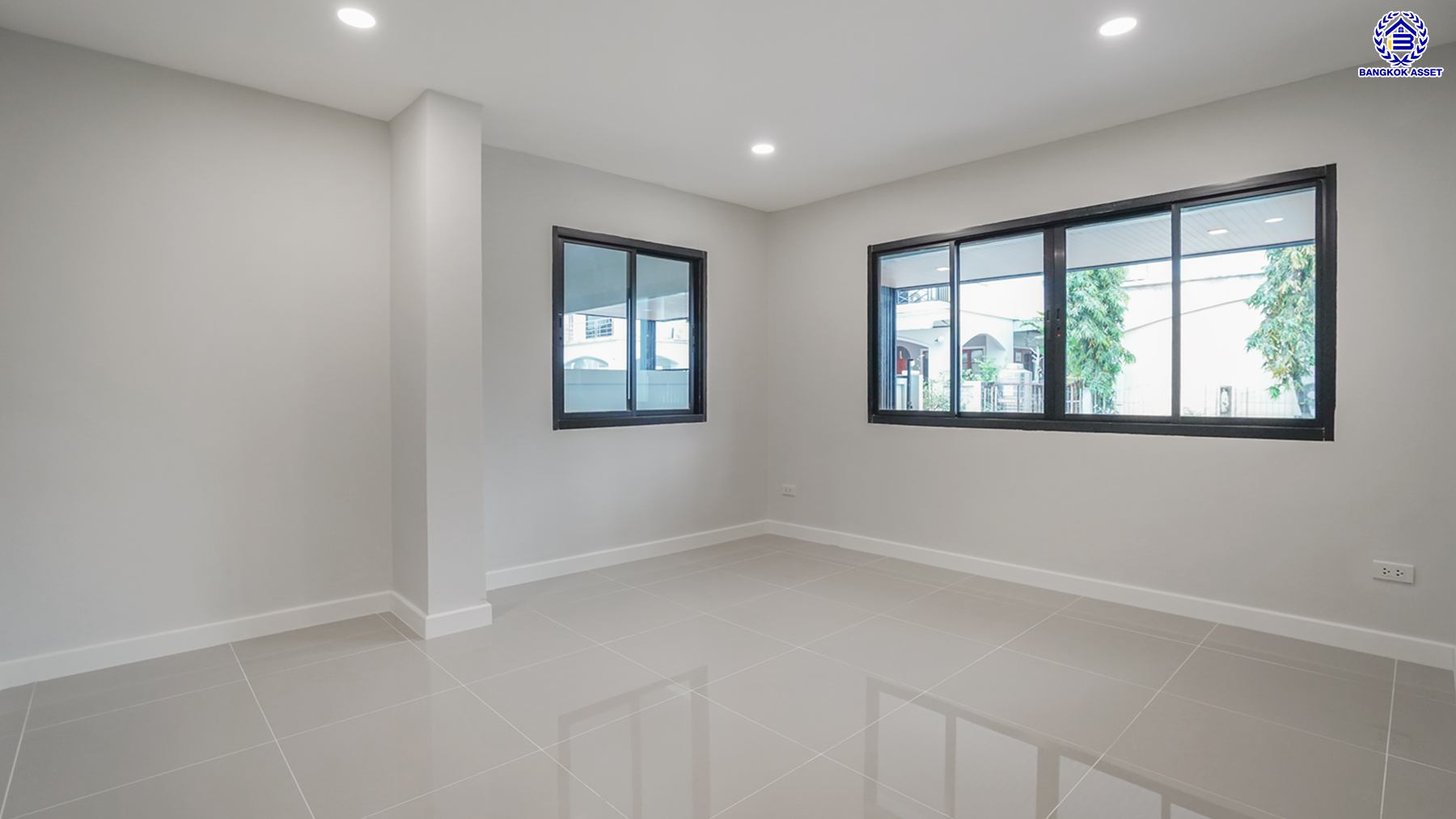 บ้านมือสองตกแต่งใหม่ โครงการ เพชรวัฒนะ เลียบคลองประปา หลังมุม บนทำเลเชื่อมต่อแจ้งวัฒนะ, ถนนศรีสมาน, ถนนสรงประภา เดินทางสะดวก ใกล้ทางด่วน "อุตราภิมุข" และรถไฟฟ้าสายสีชมพู "สถานีศรีรัช" เนื้อที่ 50 ตร.ว. พื้นที่ใช้สอย 232.51 ตร.ม. พร้อมฟังก์ชัน 4 ห้องนอน 3 ห้องน้ำ จอดรถได้ 2 คัน ...