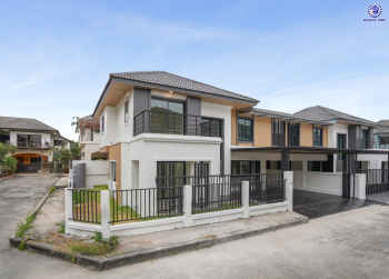 บ้านมือสองตกแต่งใหม่ โครงการ เพชรวัฒนะ เลียบคลองประปา หลังมุม บนทำเลเชื่อมต่อแจ้งวัฒนะ, ถนนศรีสมาน, ถนนสรงประภา เดินทางสะดวก ใกล้ทางด่วน "อุตราภิมุข" และรถไฟฟ้าสายสีชมพู "สถานีศรีรัช" เนื้อที่ 50 ตร.ว. พื้นที่ใช้สอย 232.51 ตร.ม. พร้อมฟังก์ชัน 4 ห้องนอน 3 ห้องน้ำ จอดรถได้ 2 คัน ...