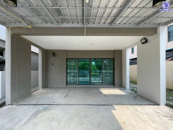 บ้านแฝดมือสองสมุทรปราการ โครงการ พฤกษาวิลล์ อ่อนนุช-สุวรรณภูมิ เนื้อที่ 37 ตร.ว. พื้นที่ใช้สอย 140 ตร.ม. ฟังก์ชัน 3 ห้องนอน 3 ห้องน้ำ 2 ที่จอดรถ พร้อมของแถมอีกหลายรายการ เข้าอยู่ได้ทันที ทำเลใกล้สนามบินสุวรรณภูมิ เชื่อมต่อถนนลาดกระบัง ใกล้รถไฟฟ้าสายแอร์พอร์ตเรล ลิงค์ "สถานีบ้านทับช้าง" และมอเตอร์เวย์ ลาดกระบัง