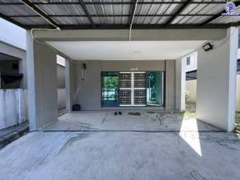 บ้านแฝดมือสองสมุทรปราการ โครงการ พฤกษาวิลล์ อ่อนนุช-สุวรรณภูมิ เนื้อที่ 37 ตร.ว. พื้นที่ใช้สอย 140 ตร.ม. ฟังก์ชัน 3 ห้องนอน 3 ห้องน้ำ 2 ที่จอดรถ พร้อมของแถมอีกหลายรายการ เข้าอยู่ได้ทันที ทำเลใกล้สนามบินสุวรรณภูมิ เชื่อมต่อถนนลาดกระบัง ใกล้รถไฟฟ้าสายแอร์พอร์ตเรล ลิงค์ "สถานีบ้านทับช้าง" และมอเตอร์เวย์ ลาดกระบัง