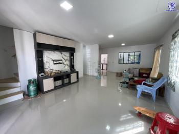 บ้านแฝดมือสองสมุทรปราการ โครงการ พฤกษาวิลล์ อ่อนนุช-สุวรรณภูมิ เนื้อที่ 37 ตร.ว. พื้นที่ใช้สอย 140 ตร.ม. ฟังก์ชัน 3 ห้องนอน 3 ห้องน้ำ 2 ที่จอดรถ พร้อมของแถมอีกหลายรายการ เข้าอยู่ได้ทันที ทำเลใกล้สนามบินสุวรรณภูมิ เชื่อมต่อถนนลาดกระบัง ใกล้รถไฟฟ้าสายแอร์พอร์ตเรล ลิงค์ "สถานีบ้านทับช้าง" และมอเตอร์เวย์ ลาดกระบัง