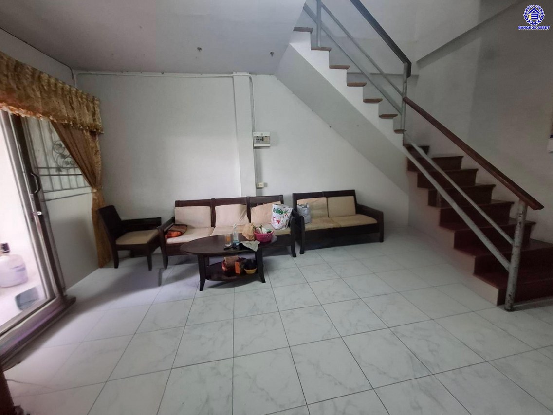 ทาวน์เฮ้าส์มือสองสมุทรปราการ โครงการ มะลิวัลย์ บางเพรียง เนื้อที่ 24.50 ตร.ว. พื้นที่ใช้สอย 72 ตร.ม. ฟังก์ชัน 3 ห้องนอน 2 ห้องน้ำ แถมฟรี! เครื่องปรับอากาศ 1 เครื่อง พร้อมเข้าอยู่ บนทำเลเดินทางสะดวกเชื่อมต่อ ถนนเทพารักษ์, ถนนคลองด่าน-บางพลี และใกล้จุดขึ้นทางด่วน "บูรพาวิถี"