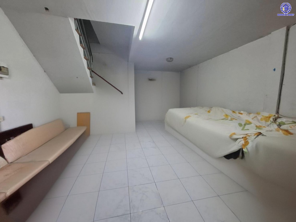 ทาวน์เฮ้าส์มือสองสมุทรปราการ โครงการ มะลิวัลย์ บางเพรียง เนื้อที่ 24.50 ตร.ว. พื้นที่ใช้สอย 72 ตร.ม. ฟังก์ชัน 3 ห้องนอน 2 ห้องน้ำ แถมฟรี! เครื่องปรับอากาศ 1 เครื่อง พร้อมเข้าอยู่ บนทำเลเดินทางสะดวกเชื่อมต่อ ถนนเทพารักษ์, ถนนคลองด่าน-บางพลี และใกล้จุดขึ้นทางด่วน "บูรพาวิถี"