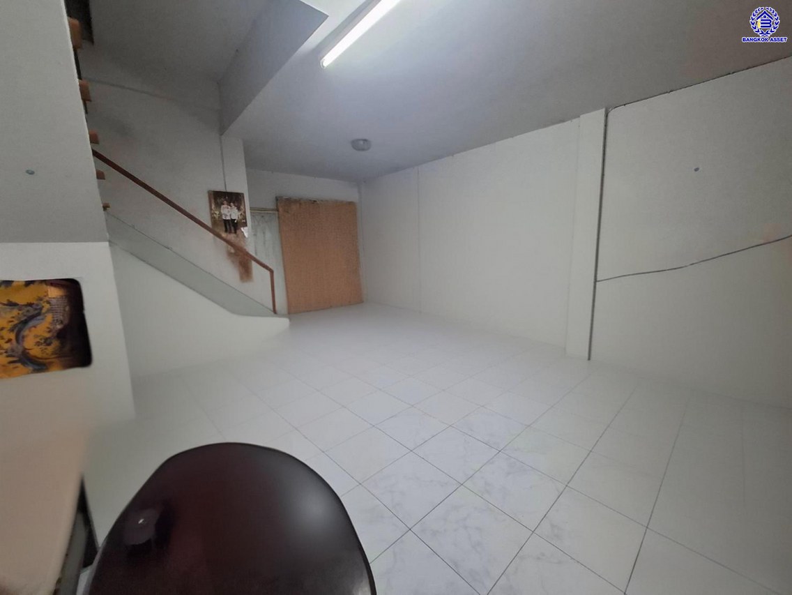 ทาวน์เฮ้าส์มือสองสมุทรปราการ โครงการ มะลิวัลย์ บางเพรียง เนื้อที่ 24.50 ตร.ว. พื้นที่ใช้สอย 72 ตร.ม. ฟังก์ชัน 3 ห้องนอน 2 ห้องน้ำ แถมฟรี! เครื่องปรับอากาศ 1 เครื่อง พร้อมเข้าอยู่ บนทำเลเดินทางสะดวกเชื่อมต่อ ถนนเทพารักษ์, ถนนคลองด่าน-บางพลี และใกล้จุดขึ้นทางด่วน "บูรพาวิถี"