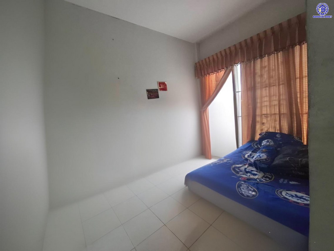 ทาวน์เฮ้าส์มือสองสมุทรปราการ โครงการ มะลิวัลย์ บางเพรียง เนื้อที่ 24.50 ตร.ว. พื้นที่ใช้สอย 72 ตร.ม. ฟังก์ชัน 3 ห้องนอน 2 ห้องน้ำ แถมฟรี! เครื่องปรับอากาศ 1 เครื่อง พร้อมเข้าอยู่ บนทำเลเดินทางสะดวกเชื่อมต่อ ถนนเทพารักษ์, ถนนคลองด่าน-บางพลี และใกล้จุดขึ้นทางด่วน "บูรพาวิถี"