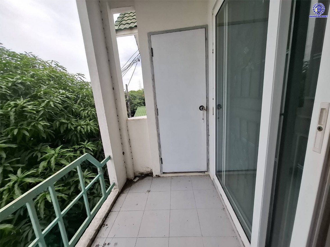 ทาวน์เฮ้าส์มือสองสมุทรปราการ โครงการ มะลิวัลย์ บางเพรียง เนื้อที่ 24.50 ตร.ว. พื้นที่ใช้สอย 72 ตร.ม. ฟังก์ชัน 3 ห้องนอน 2 ห้องน้ำ แถมฟรี! เครื่องปรับอากาศ 1 เครื่อง พร้อมเข้าอยู่ บนทำเลเดินทางสะดวกเชื่อมต่อ ถนนเทพารักษ์, ถนนคลองด่าน-บางพลี และใกล้จุดขึ้นทางด่วน "บูรพาวิถี"