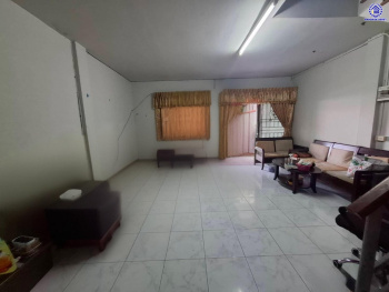 ทาวน์เฮ้าส์มือสองสมุทรปราการ โครงการ มะลิวัลย์ บางเพรียง เนื้อที่ 24.50 ตร.ว. พื้นที่ใช้สอย 72 ตร.ม. ฟังก์ชัน 3 ห้องนอน 2 ห้องน้ำ แถมฟรี! เครื่องปรับอากาศ 1 เครื่อง พร้อมเข้าอยู่ บนทำเลเดินทางสะดวกเชื่อมต่อ ถนนเทพารักษ์, ถนนคลองด่าน-บางพลี และใกล้จุดขึ้นทางด่วน "บูรพาวิถี"