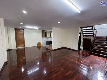 บ้านเดี่ยวมือสอง โครงการ สัมมากร รามคำแหง บนเนื้อที่ 57 ตร.ว. พื้นที่ใช้สอย 200 ตร.ม. ฟังก์ชัน 5 ห้องนอน 4 ห้องน้ำ 2 ที่จอดรถ พร้อมของแถมฟรีอีกหลากหลายรายการ บนทำเลเยี่ยมเชื่อมต่อถนนรามคำแหง, ถนนศรีนครินทร์-ร่มเกล้า, ถนนร่มเกล้า ใกล้รถไฟฟ้าสายสีส้ม "สถานีสัมมากร" และทางด่วน "มอเตอร์เวย์-สุวรรณภูมิ"