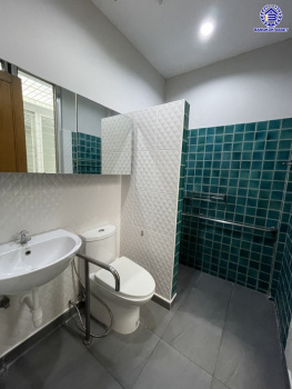 บ้านเดี่ยวมือสอง โครงการ สัมมากร รามคำแหง บนเนื้อที่ 57 ตร.ว. พื้นที่ใช้สอย 200 ตร.ม. ฟังก์ชัน 5 ห้องนอน 4 ห้องน้ำ 2 ที่จอดรถ พร้อมของแถมฟรีอีกหลากหลายรายการ บนทำเลเยี่ยมเชื่อมต่อถนนรามคำแหง, ถนนศรีนครินทร์-ร่มเกล้า, ถนนร่มเกล้า ใกล้รถไฟฟ้าสายสีส้ม "สถานีสัมมากร" และทางด่วน "มอเตอร์เวย์-สุวรรณภูมิ"