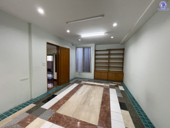 บ้านเดี่ยวมือสอง โครงการ สัมมากร รามคำแหง บนเนื้อที่ 57 ตร.ว. พื้นที่ใช้สอย 200 ตร.ม. ฟังก์ชัน 5 ห้องนอน 4 ห้องน้ำ 2 ที่จอดรถ พร้อมของแถมฟรีอีกหลากหลายรายการ บนทำเลเยี่ยมเชื่อมต่อถนนรามคำแหง, ถนนศรีนครินทร์-ร่มเกล้า, ถนนร่มเกล้า ใกล้รถไฟฟ้าสายสีส้ม "สถานีสัมมากร" และทางด่วน "มอเตอร์เวย์-สุวรรณภูมิ"