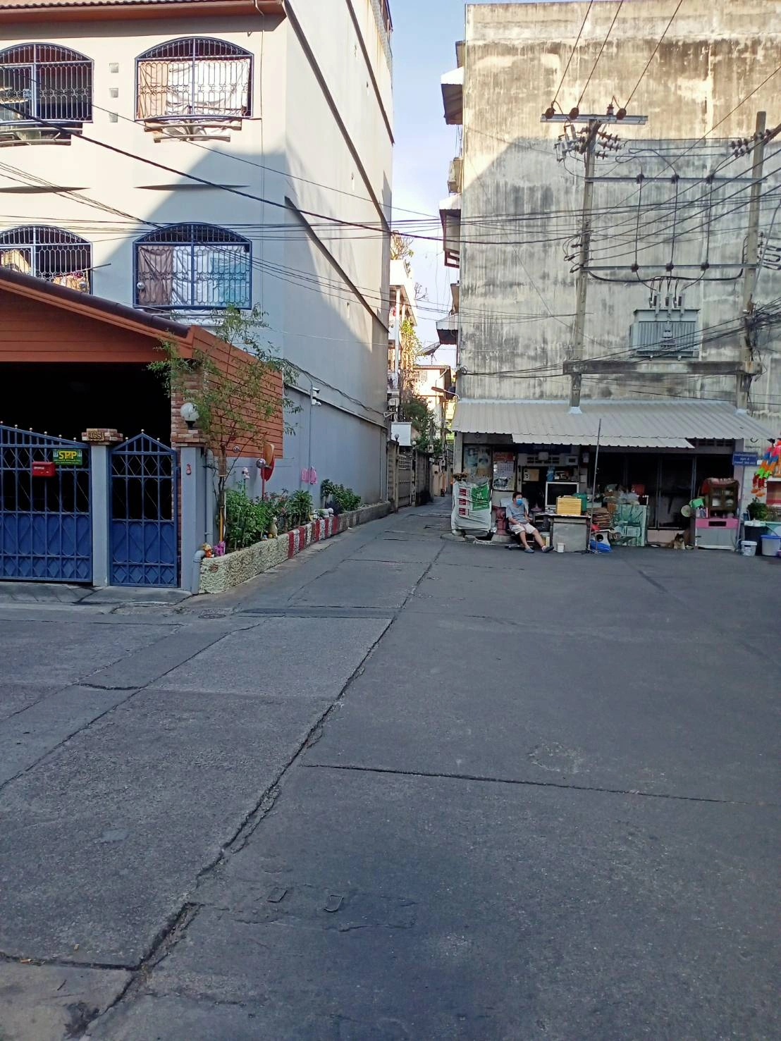 ให้เช่าอาคารพาณิชย์5ชั้น จันทน์32 มีห้องน้ำและห้องนอนทุกชั้น ใกล้สถานีรถไฟฟ้าสุรศักดิ์ เหมาะสำหรับทำธุรกิจหรืออยู่อาศัย