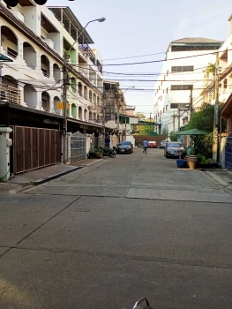 ให้เช่าอาคารพาณิชย์5ชั้น จันทน์32 มีห้องน้ำและห้องนอนทุกชั้น ใกล้สถานีรถไฟฟ้าสุรศักดิ์ เหมาะสำหรับทำธุรกิจหรืออยู่อาศัย