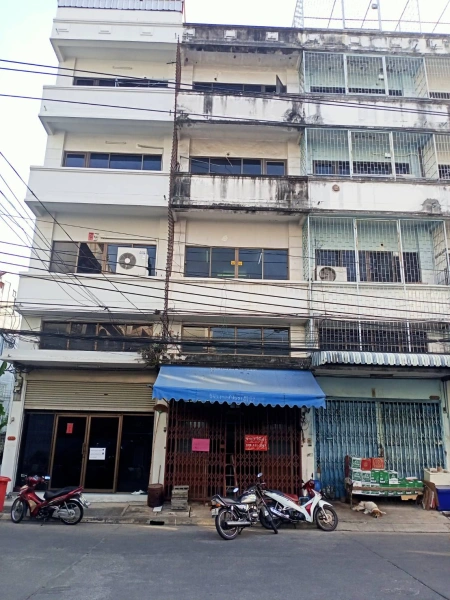 ให้เช่าอาคารพาณิชย์5ชั้น จันทน์32 มีห้องน้ำและห้องนอนทุกชั้น ใกล้สถานีรถไฟฟ้าสุรศักดิ์ เหมาะสำหรับทำธุรกิจหรืออยู่อาศัย