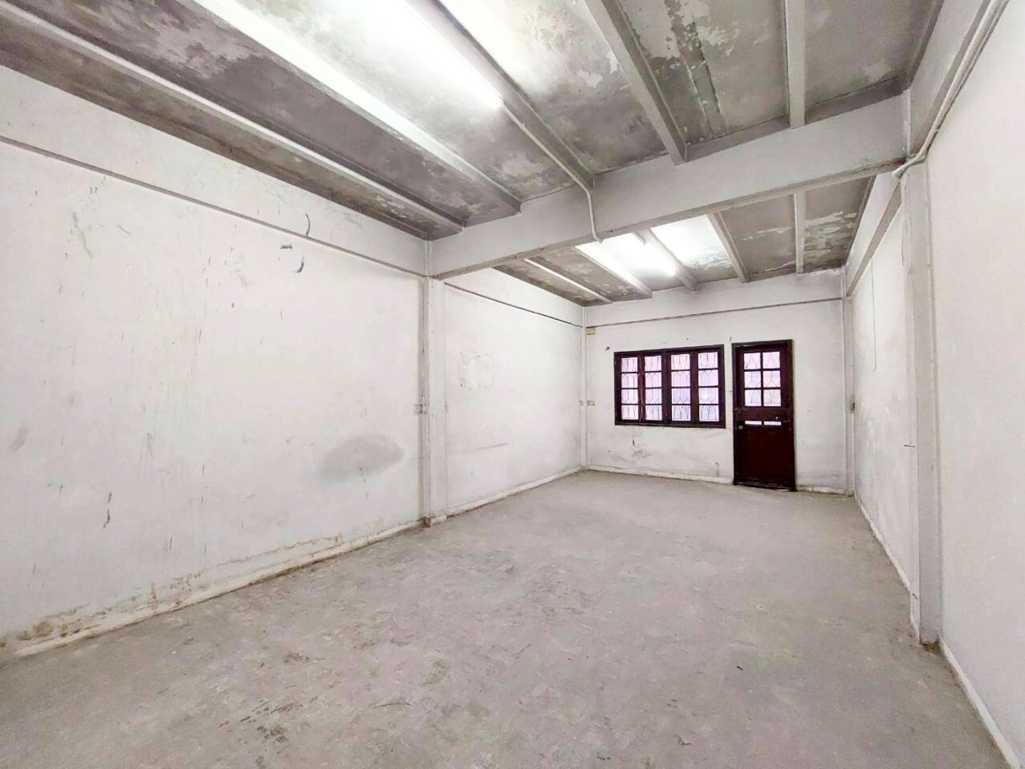 ให้เช่าตึก 2 คูหา (ตีทะลุชั้น 1 และชั้นลอย) หมู่บ้านธนินทร ติดถนนวิภาวดี ใกล้ดอนเมือง ทำเลศักยภาพที่รถสัญจรผ่านตลอดวัน