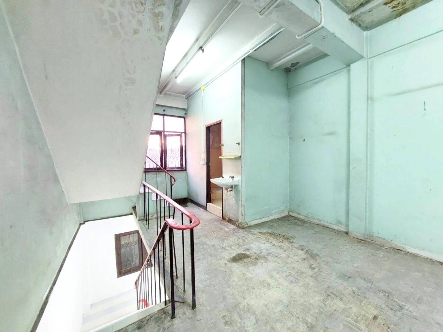 ให้เช่าตึก 2 คูหา (ตีทะลุชั้น 1 และชั้นลอย) หมู่บ้านธนินทร ติดถนนวิภาวดี ใกล้ดอนเมือง ทำเลศักยภาพที่รถสัญจรผ่านตลอดวัน