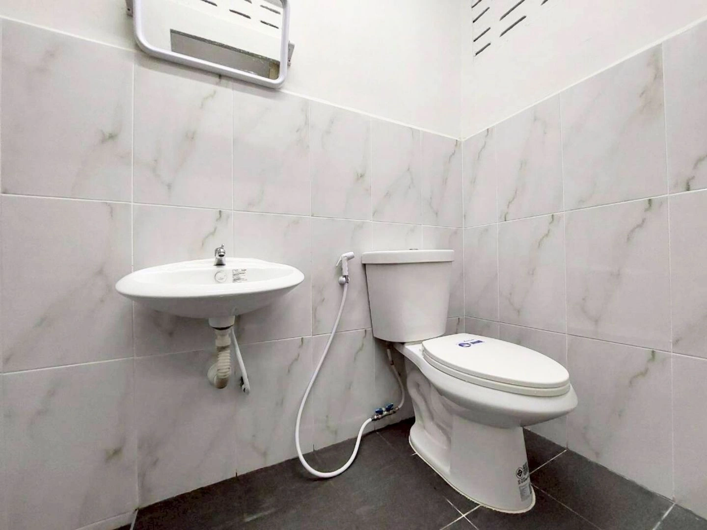 ให้เช่าตึก 2 คูหา (ตีทะลุชั้น 1 และชั้นลอย) หมู่บ้านธนินทร ติดถนนวิภาวดี ใกล้ดอนเมือง ทำเลศักยภาพที่รถสัญจรผ่านตลอดวัน