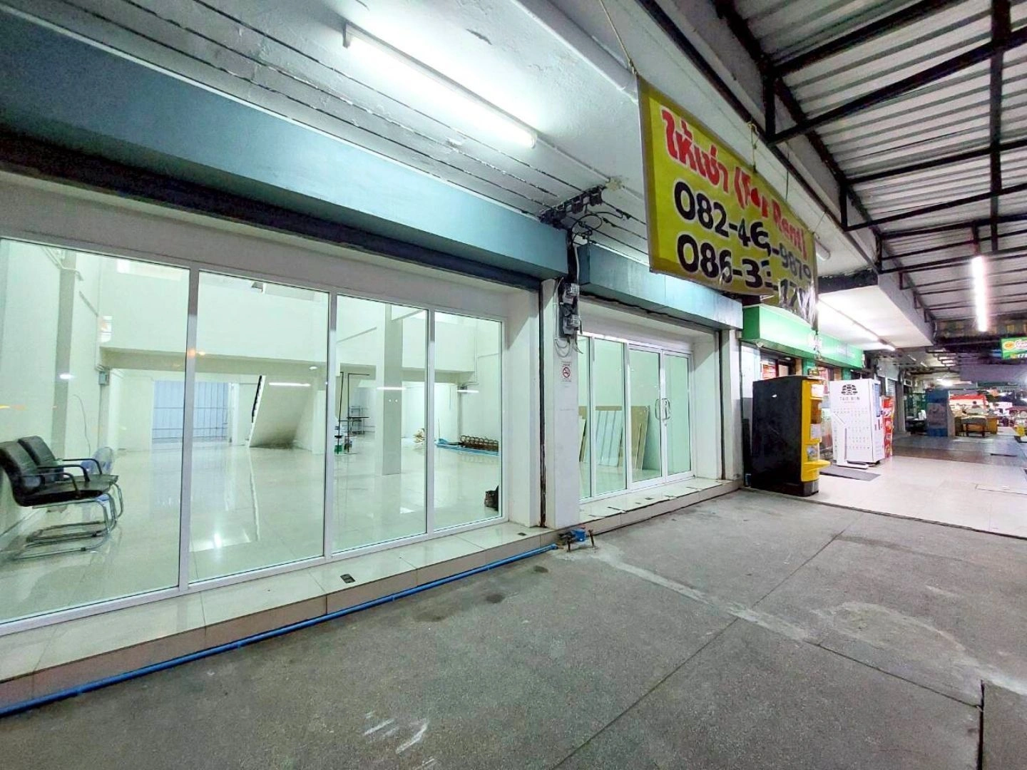 ให้เช่าตึก 2 คูหา (ตีทะลุชั้น 1 และชั้นลอย) หมู่บ้านธนินทร ติดถนนวิภาวดี ใกล้ดอนเมือง ทำเลศักยภาพที่รถสัญจรผ่านตลอดวัน