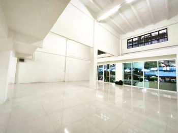 ให้เช่าตึก 2 คูหา (ตีทะลุชั้น 1 และชั้นลอย) หมู่บ้านธนินทร ติดถนนวิภาวดี ใกล้ดอนเมือง ทำเลศักยภาพที่รถสัญจรผ่านตลอดวัน