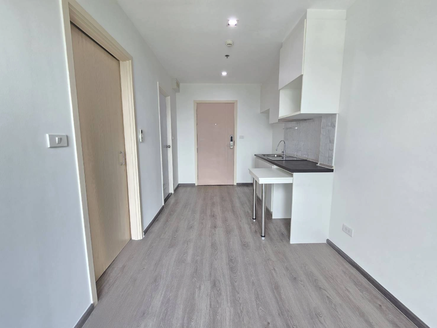 ขายคอนโด Rich Park @ Triple Station ชั้น 30 ใกล้ MRT หัวหมาก ราคา 2.69 ล้าน